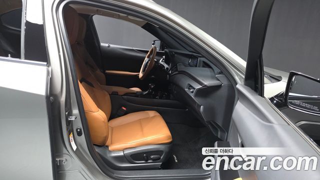 Lexus UX 2.0 2WD купить на сайте DeffCars