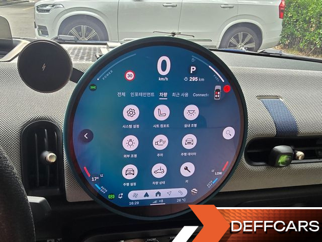 Mini COOPER CONVERTIBLE Favoured купить на сайте DeffCars