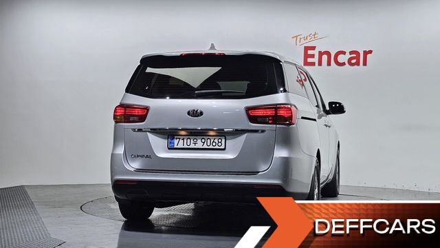 Kia CARNIVAL 11-Seater Deluxe купить на сайте DeffCars