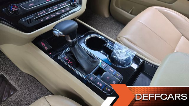 Kia CARNIVAL 9-Seater Noblesse Special купить на сайте DeffCars