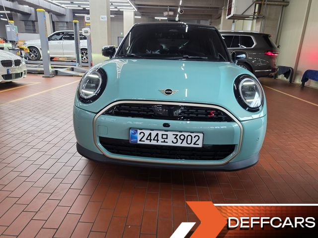 Mini COOPER 5 Door Favoured купить на сайте DeffCars