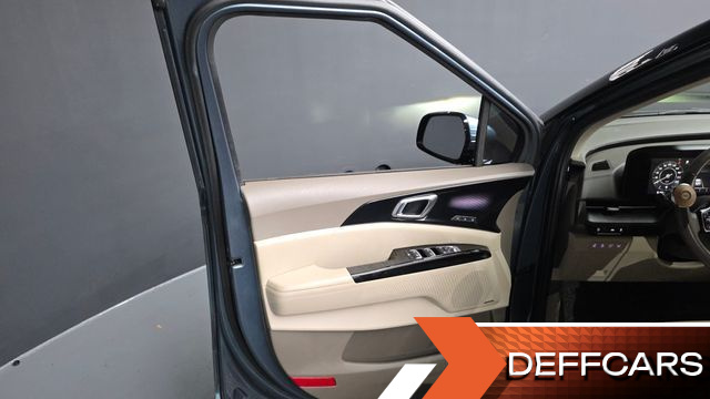 Kia CARNIVAL 9-Seater Signature купить на сайте DeffCars