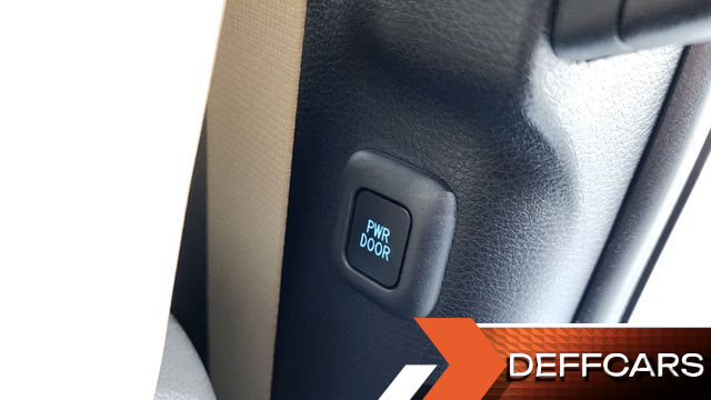 Toyota SIENNA 2.5 Hybrid 2WD купить на сайте DeffCars
