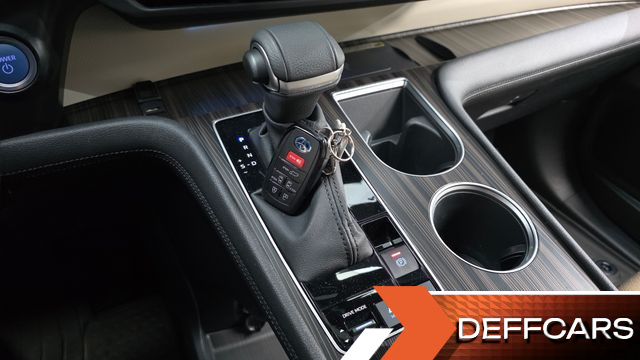 Toyota SIENNA 2.5 Hybrid AWD купить на сайте DeffCars