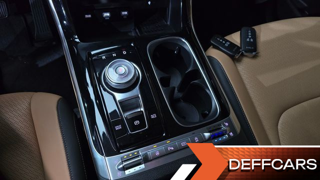 Kia CARNIVAL 9-Seater Signature купить на сайте DeffCars