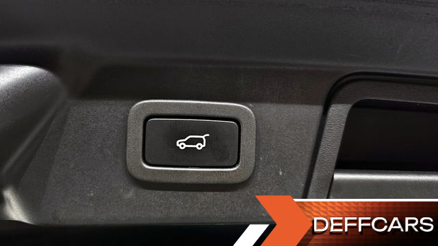 Land Rover RANGE ROVER VELAR 3.0 D300 R-Dynamic SE купить на сайте DeffCars