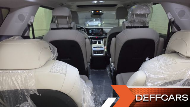 Kia CARNIVAL 9-Seater Signature купить на сайте DeffCars