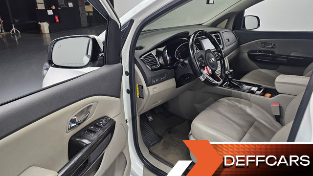 Kia CARNIVAL 7-seater Limousine VIP купить на сайте DeffCars