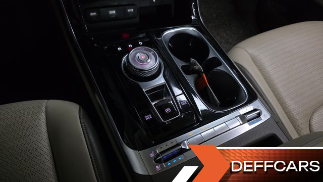 Kia CARNIVAL Gasoline 7-Seater Signature купить на сайте DeffCars