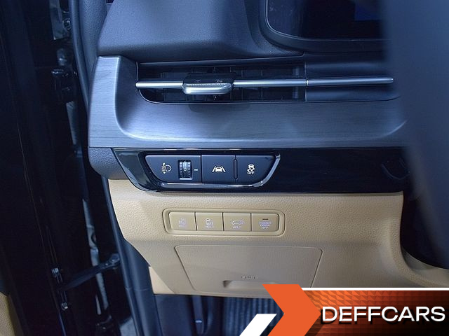 Kia CARNIVAL 9-Seater Signature купить на сайте DeffCars