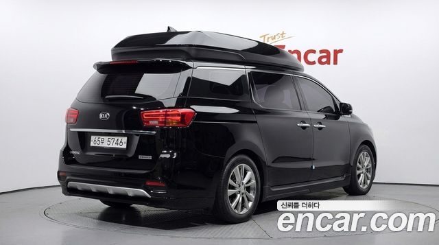 Kia CARNIVAL 9-Seater Hi-Limousine Noblesse Special купить на сайте DeffCars
