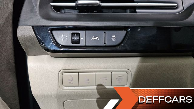 Kia CARNIVAL Gasoline 7-Seater Signature купить на сайте DeffCars