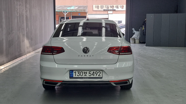 Volkswagen PASSAT 2.0 TDI Premium купить на сайте DeffCars