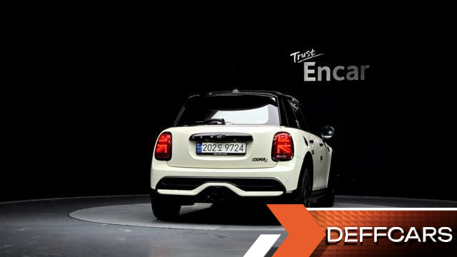 Mini COOPER 5Door Classic Third Generation купить на сайте DeffCars