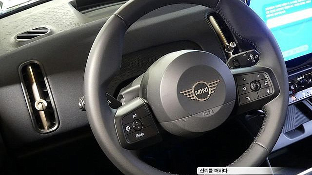 Mini COUNTRYMAN ALL4 Essential купить на сайте DeffCars