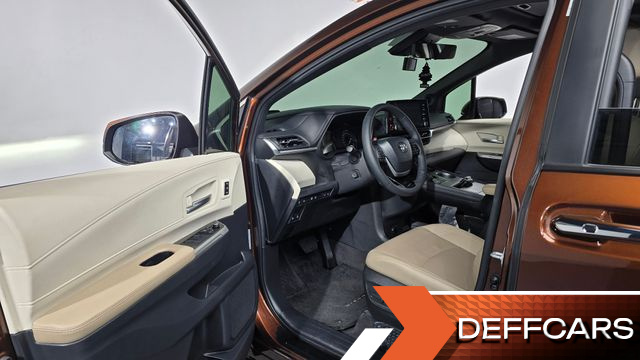 Toyota SIENNA 2.5 Hybrid 2WD купить на сайте DeffCars