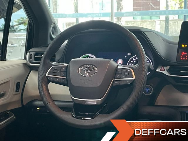 Toyota SIENNA 2.5 Hybrid AWD купить на сайте DeffCars