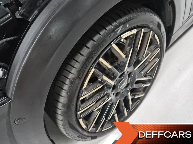 Mini COOPER 5 Door Favoured купить на сайте DeffCars