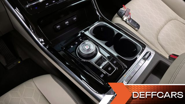Kia CARNIVAL 9-Seater Noblesse купить на сайте DeffCars