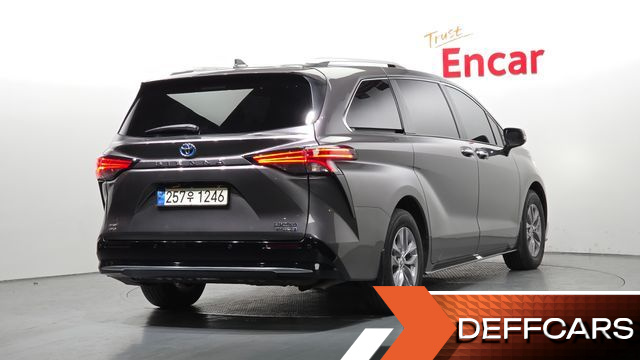 Toyota SIENNA 2.5 Hybrid AWD купить на сайте DeffCars