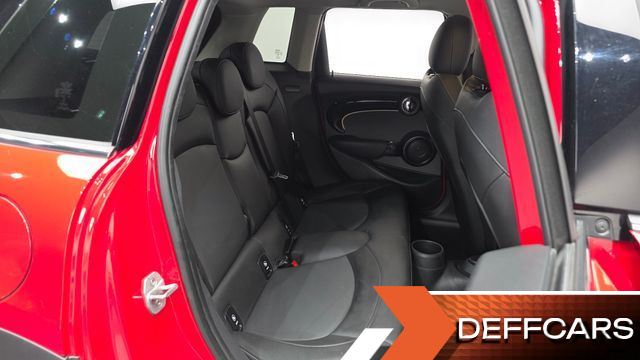 Mini COOPER 5Door Classic Launch Pack Third Generation купить на сайте DeffCars