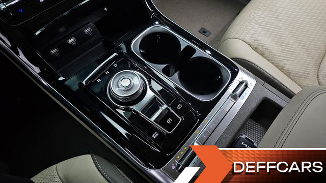 Kia CARNIVAL Gasoline 7-Seater Hi-Limousine Signature купить на сайте DeffCars