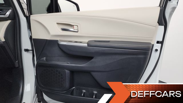 Toyota SIENNA 2.5 Hybrid 2WD купить на сайте DeffCars