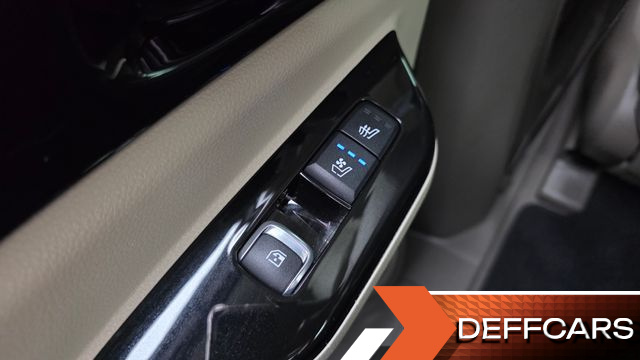 Kia CARNIVAL Gasoline 7-Seater Signature купить на сайте DeffCars