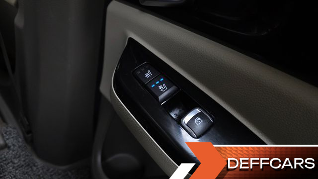 Kia CARNIVAL Gasoline 7-Seater Signature купить на сайте DeffCars