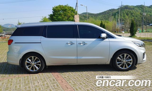 Kia CARNIVAL 9-Seater Noblesse Special купить на сайте DeffCars