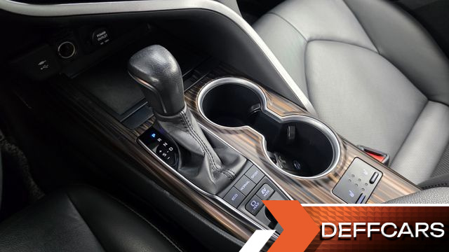 Toyota CAMRY 2.5 XLE Hybrid купить на сайте DeffCars