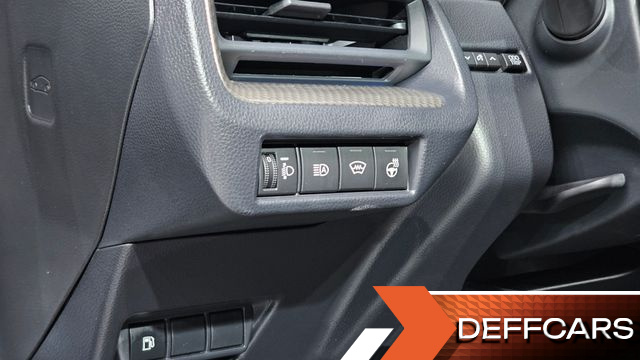 Toyota PRIUS 2.0 XLE купить на сайте DeffCars