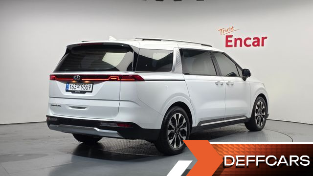 Kia CARNIVAL 9-Seater Signature купить на сайте DeffCars