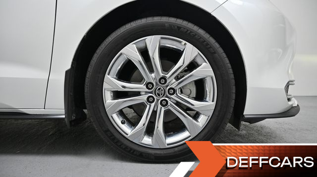 Toyota SIENNA 2.5 Hybrid 2WD купить на сайте DeffCars