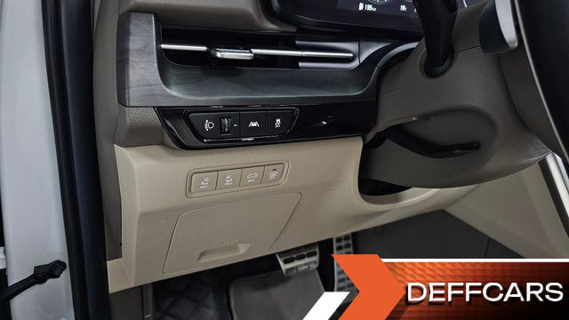 Kia CARNIVAL Gasoline 7-Seater Signature купить на сайте DeffCars