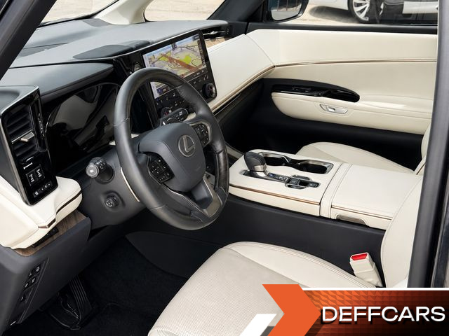 Lexus LM 500h Royal купить на сайте DeffCars