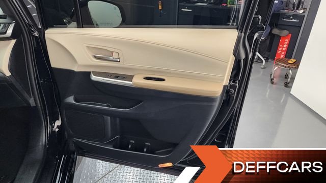 Toyota SIENNA 2.5 Hybrid 2WD купить на сайте DeffCars
