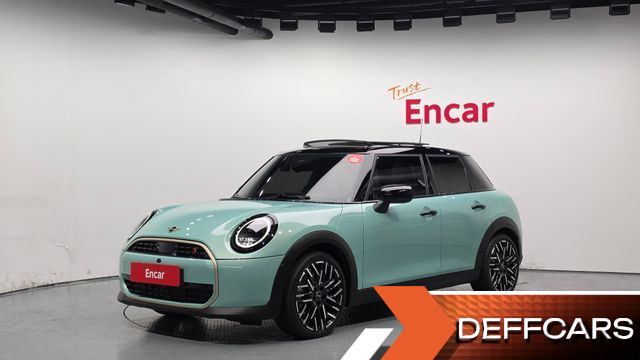 Mini COOPER 5 Door Favoured купить на сайте DeffCars