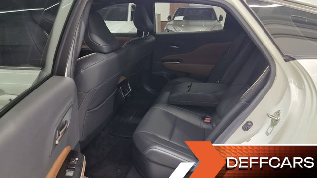 Toyota CROWN 2.5 4WD Hybrid купить на сайте DeffCars