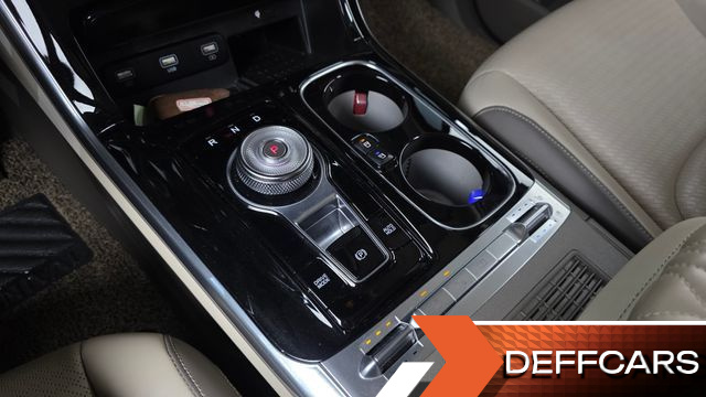 Kia CARNIVAL Gasoline 7-Seater Hi-Limousine Signature купить на сайте DeffCars