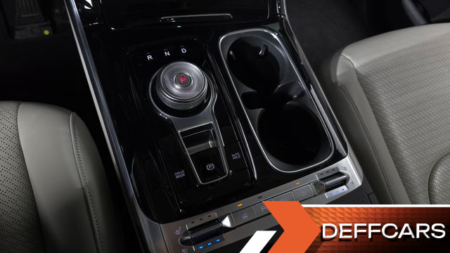 Kia CARNIVAL 9-Seater Signature купить на сайте DeffCars