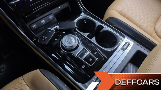 Kia CARNIVAL 9-Seater Signature купить на сайте DeffCars