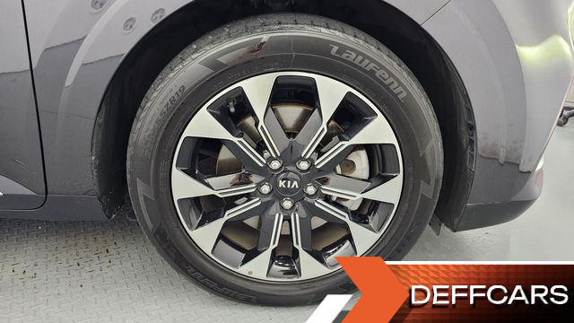 Kia CARNIVAL 9-Seater Signature купить на сайте DeffCars