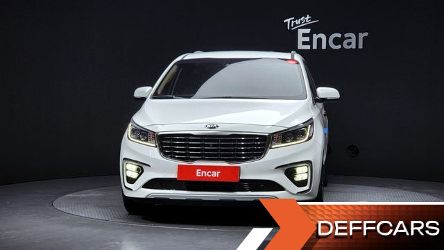 Kia CARNIVAL 7-Seater Limousine VIP купить на сайте DeffCars