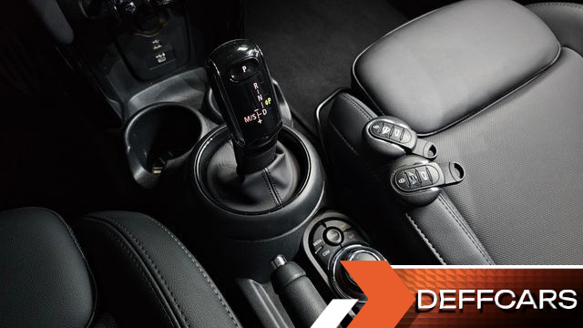Mini COOPER 5-Door Classic Plus 3rd купить на сайте DeffCars