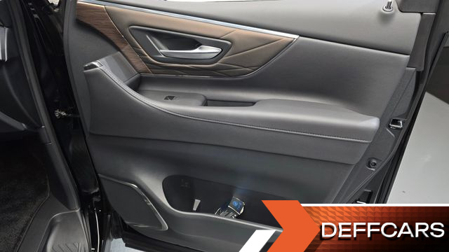 Toyota ALPHARD 2.5 HEV Executive AWD купить на сайте DeffCars