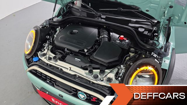 Mini COOPER 5 Door Favoured купить на сайте DeffCars