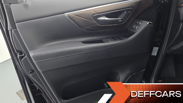 Toyota ALPHARD 2.5 HEV Executive AWD купить на сайте DeffCars