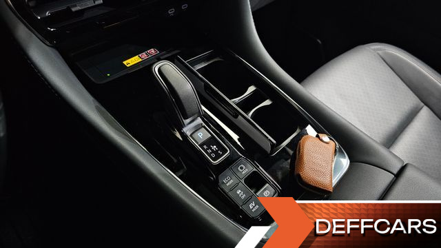 Toyota ALPHARD 2.5 HEV Executive AWD купить на сайте DeffCars