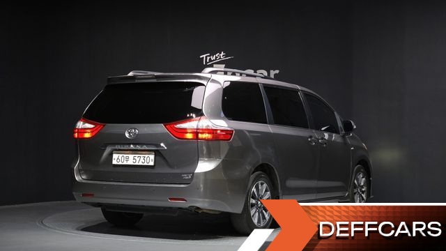 Toyota SIENNA 3.5 AWD купить на сайте DeffCars